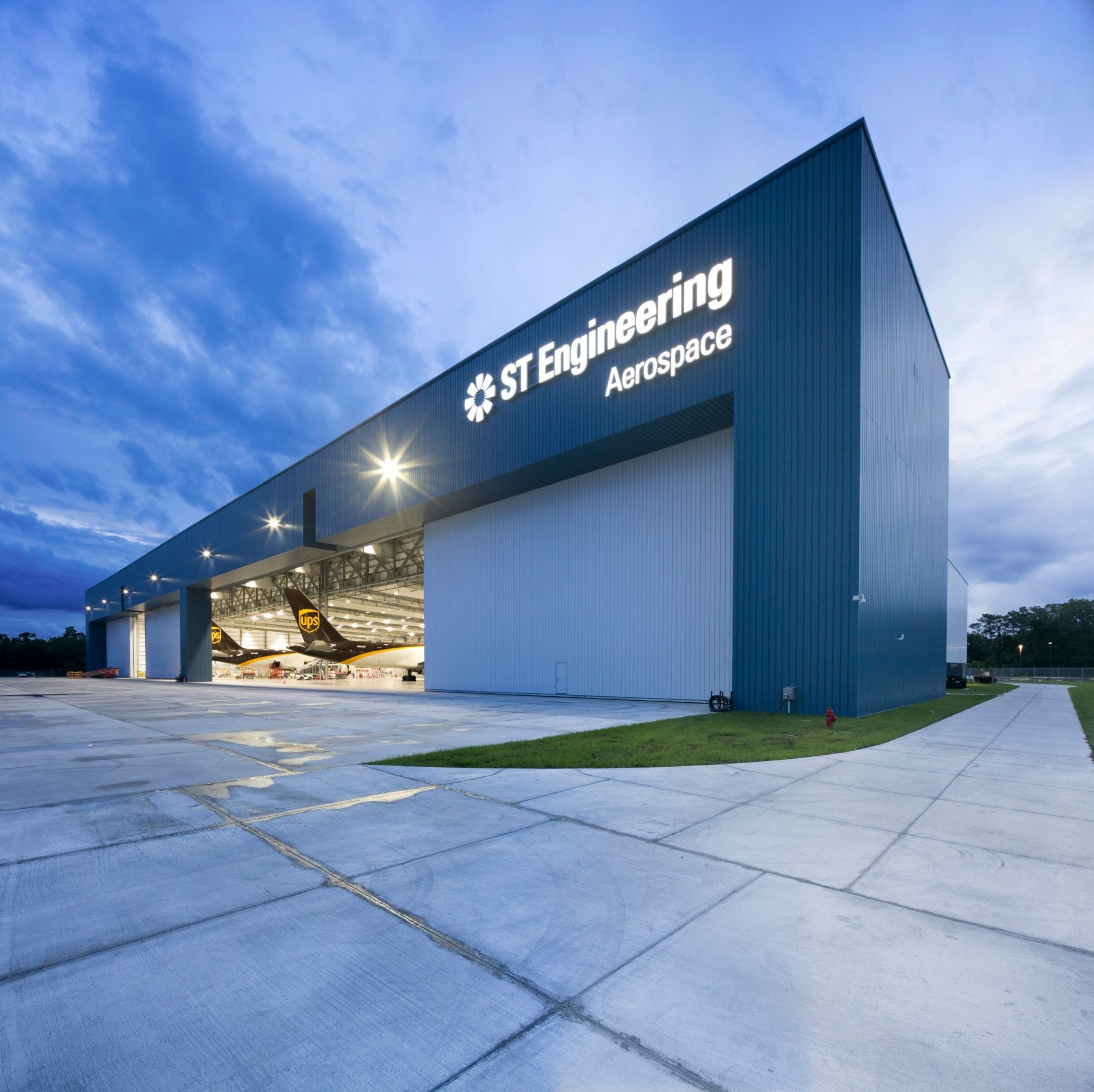 VT Mobile Aerospace Engineering — Pensacola, FL — Exterior